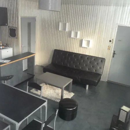 3cheap Apartment *